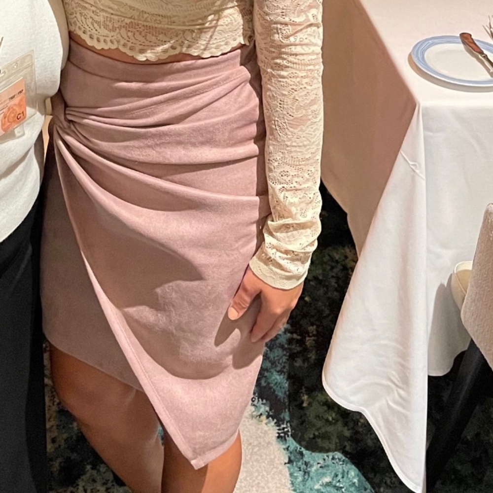 Fitted below the knee skirt.
